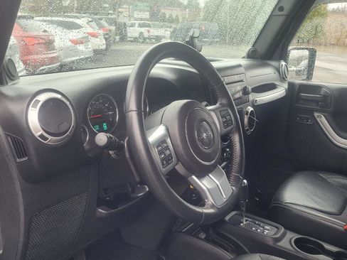 Used 2013 Jeep Wrangler Unlimited Sport image 16