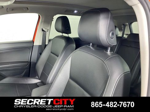 Used 2018 Volkswagen Tiguan SE w/ Panoramic Sunroof Package FWD image 10