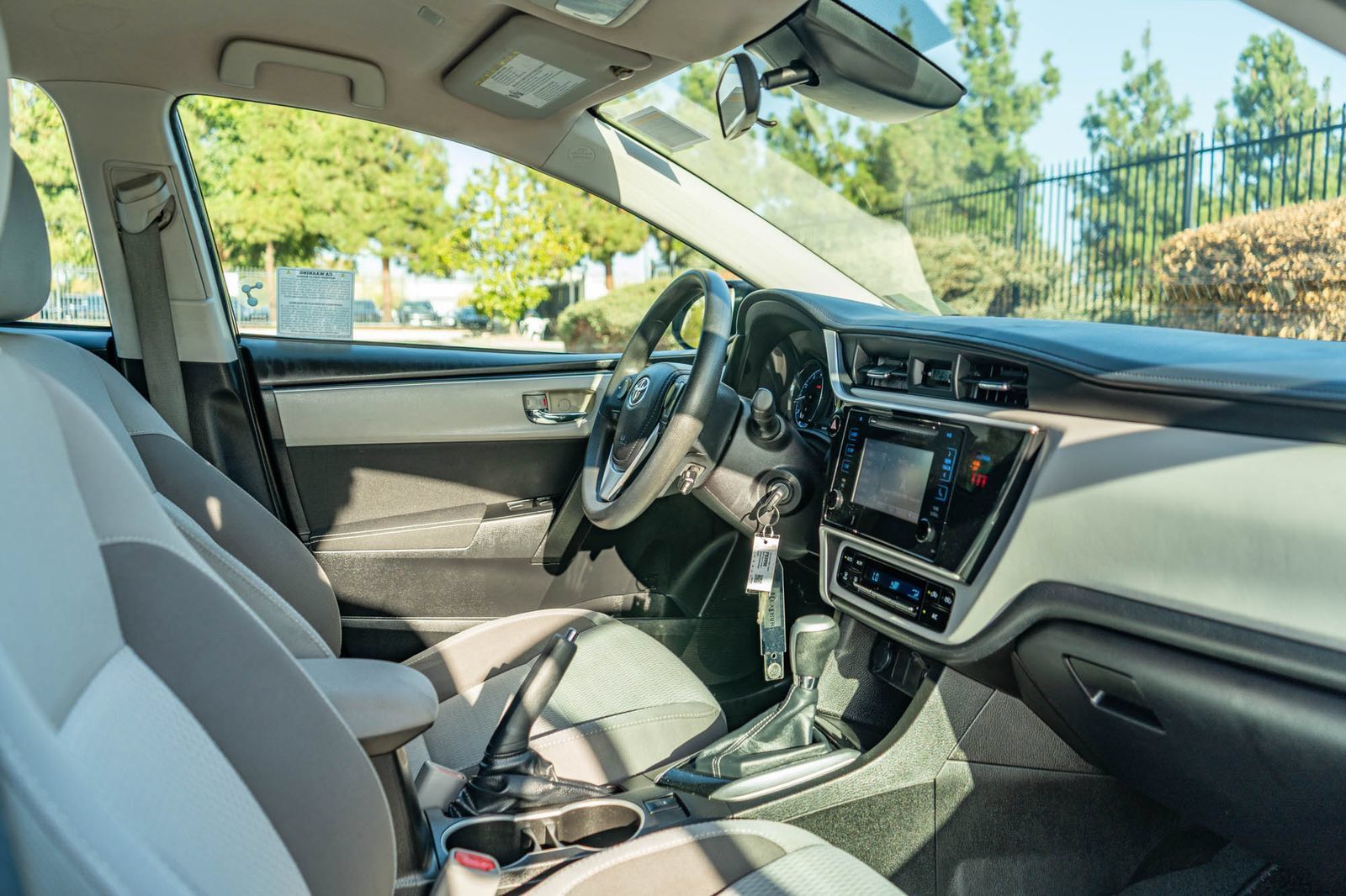 Used 2019 Toyota Corolla LE w/ Carpet Mat Package (TMS) FWD image 21