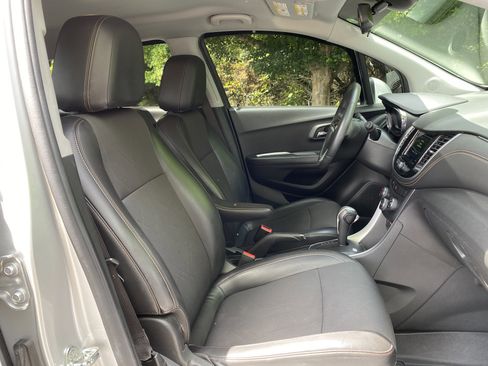 Used 2018 Chevrolet Trax LT w/ LT Convenience Package AWD/4WD image 34