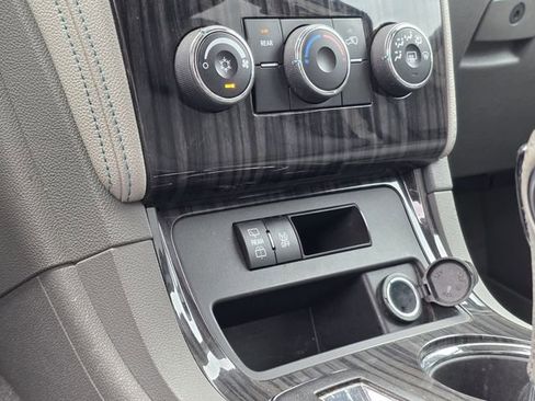 Used 2013 Chevrolet Traverse LT image 22