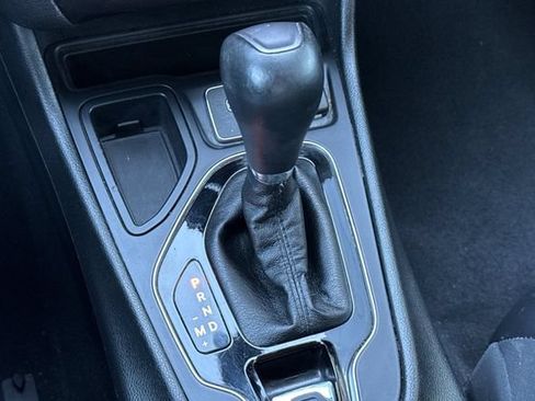 Used 2019 Jeep Cherokee Limited FWD image 27