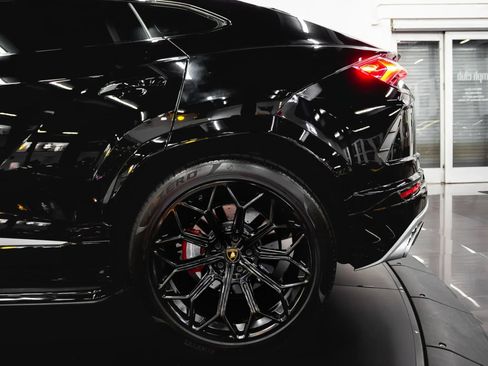 Used 2021 Lamborghini Urus AWD/4WD image 13