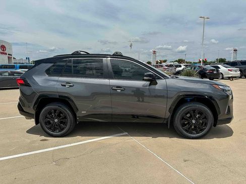 Used 2023 Toyota RAV4 XSE AWD/4WD image 2