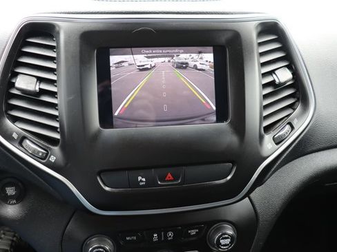 Used 2020 Jeep Cherokee Latitude Plus FWD image 24