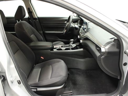 Used 2024 Nissan Altima 2.5 SV image 13