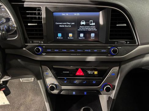 Used 2018 Hyundai Elantra SEL FWD image 11