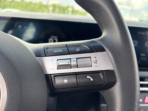 Certified 2025 Hyundai Tucson SE FWD image 12