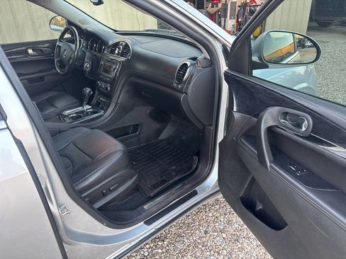 Used 2017 Buick Enclave Leather image 11
