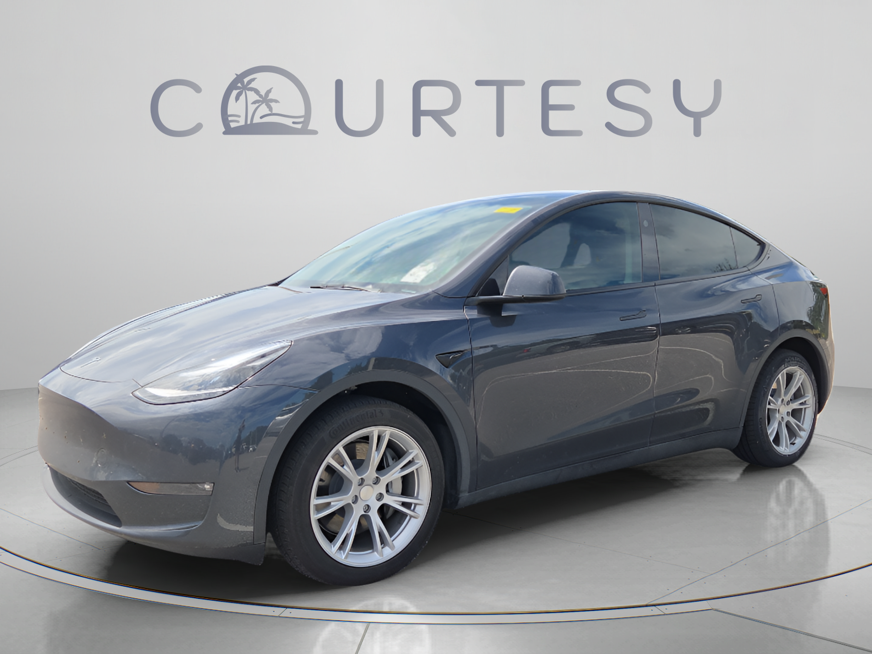 Used 2024 Tesla Model Y Long Range AWD/4WD image 1