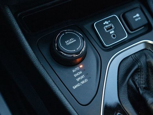 Used 2022 Jeep Cherokee Limited w/ Elite Package image 30