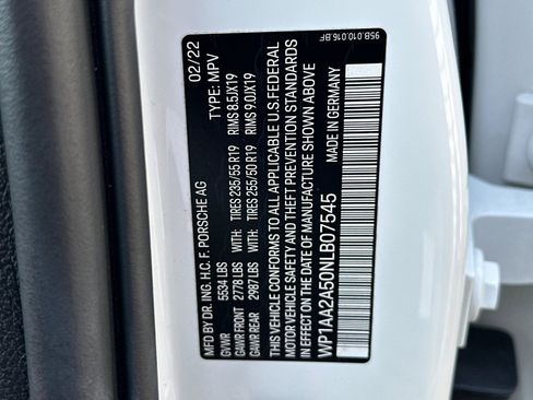 Certified 2022 Porsche Macan AWD image 29