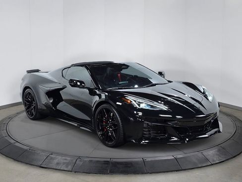 Used 2025 Chevrolet Corvette Z06 w/ Stealth Interior Trim Package RWD image 9