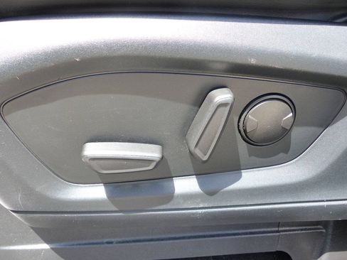 Used 2021 Ford Explorer XLT w/ Equipment Group 202A AWD/4WD image 23