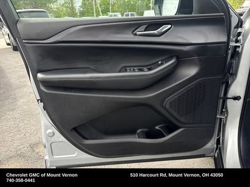 Used 2025 Jeep Grand Cherokee Altitude AWD/4WD image 13