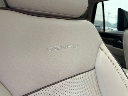 Used 2023 GMC Yukon Denali w/ Denali Reserve Package AWD/4WD image 30