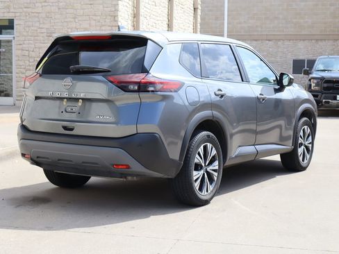 Used 2023 Nissan Rogue SV AWD/4WD image 3