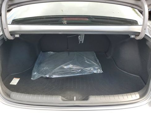 Certified 2025 Hyundai Elantra SEL FWD image 28