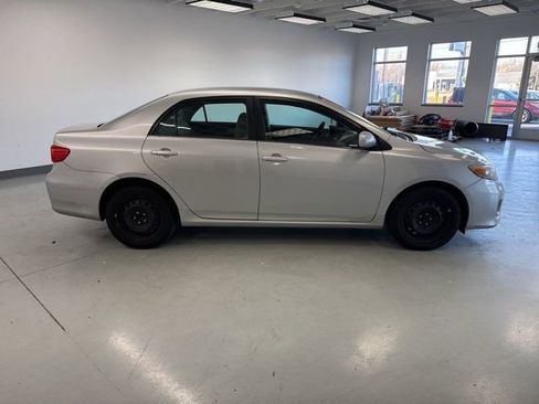 Used 2013 Toyota Corolla LE image 12