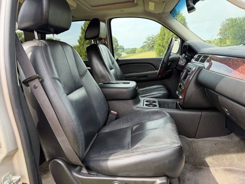 Used 2007 Chevrolet Tahoe LTZ w/ LTZ Preferred Equipment Group AWD/4WD image 15