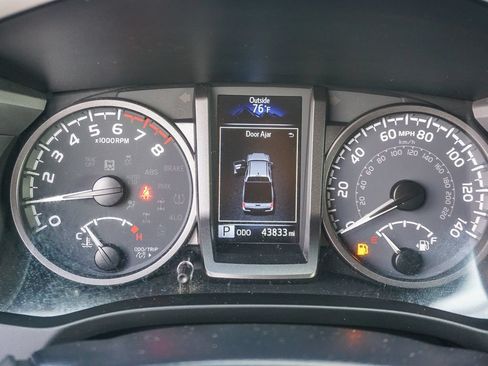 Used 2023 Toyota Tacoma TRD Sport AWD/4WD image 22