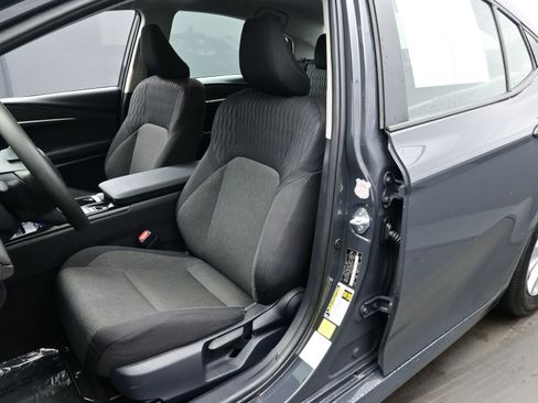 Used 2025 Toyota Camry LE image 11