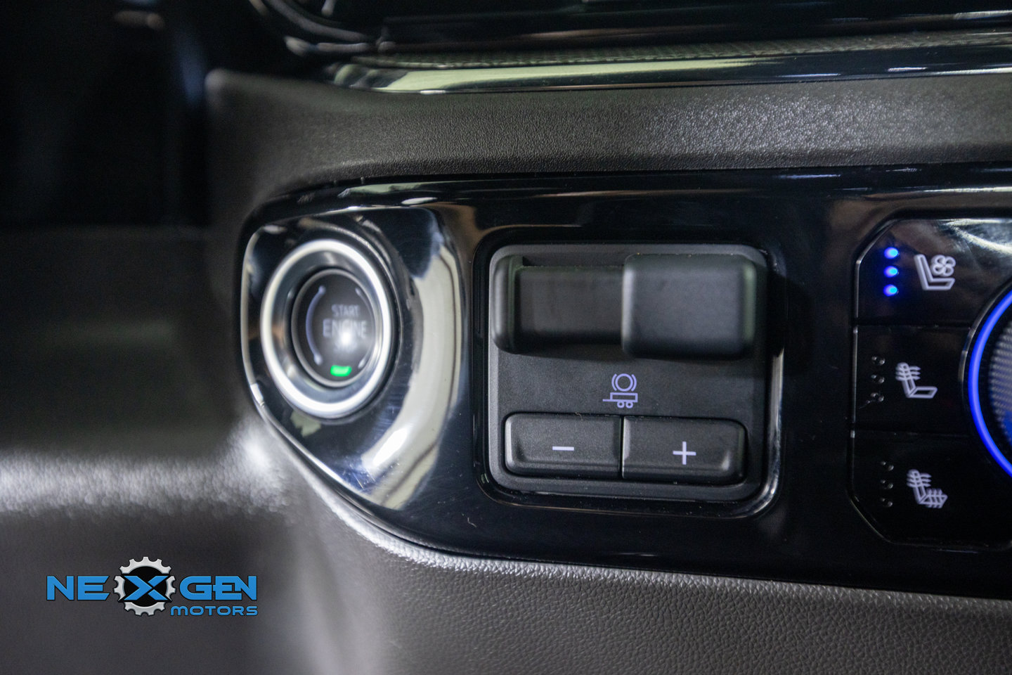 Used 2025 Chevrolet Silverado 1500 ZR2 w/ Technology Package AWD/4WD image 23