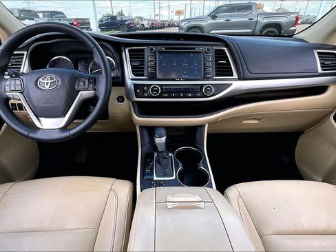 Used 2015 Toyota Highlander XLE image 14