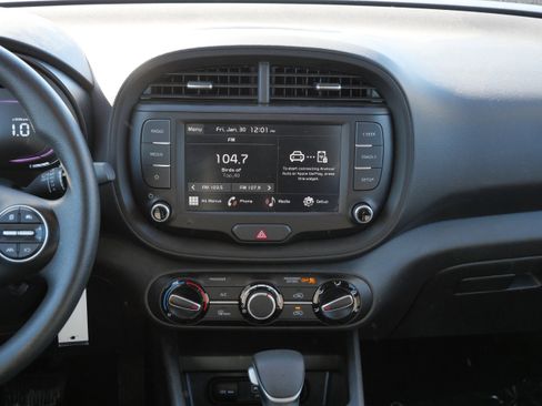 Used 2023 Kia Soul LX image 15