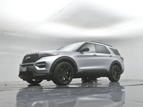 Certified 2023 Ford Explorer ST-Line w/ Class IV Trailer Tow Package RWD image 44