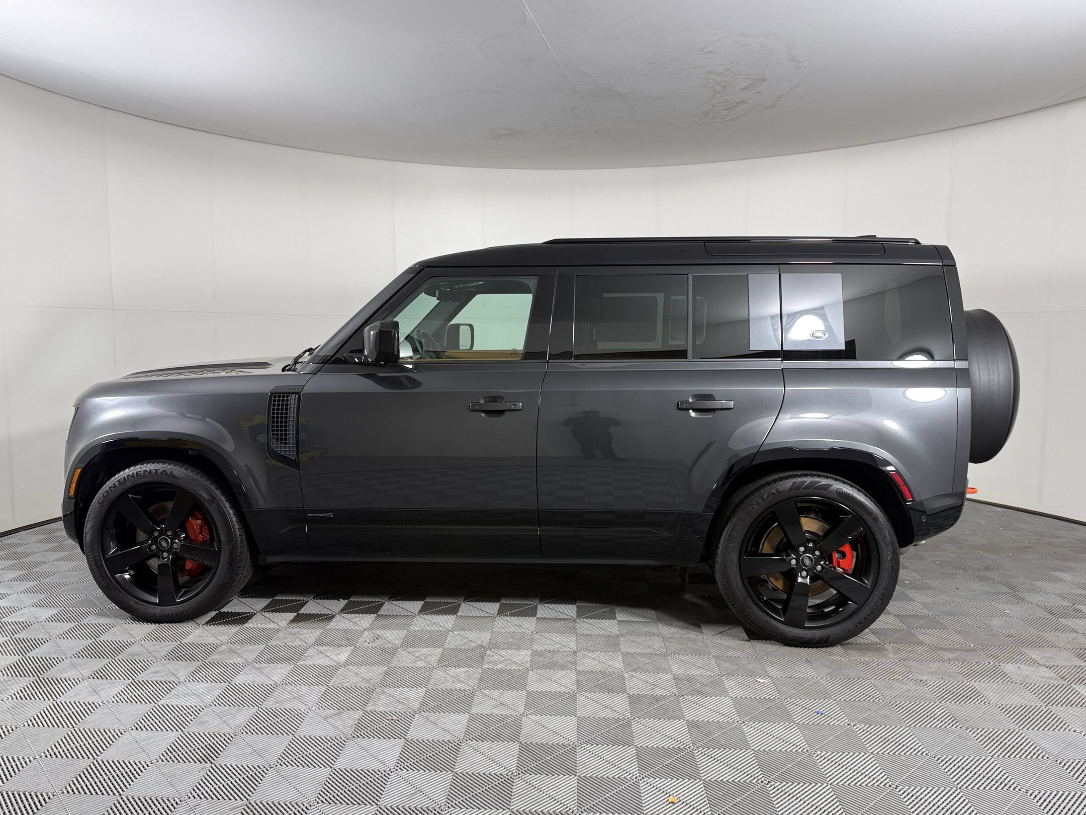 Certified 2024 Land Rover Defender 110 X AWD/4WD image 2