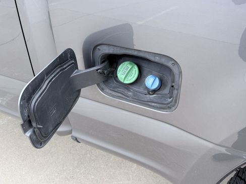 Used 2022 Ford F250 Platinum AWD/4WD image 31