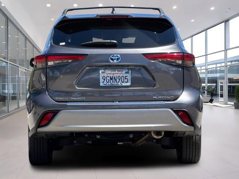 Used 2023 Toyota Highlander Platinum FWD image 5