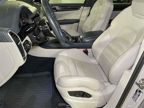 Used 2022 Porsche Cayenne GTS image 5