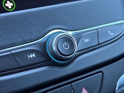 Used 2024 Chevrolet Equinox LT image 32