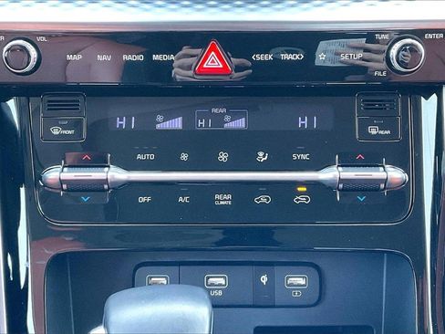 Certified 2024 Kia Carnival SX Prestige image 32