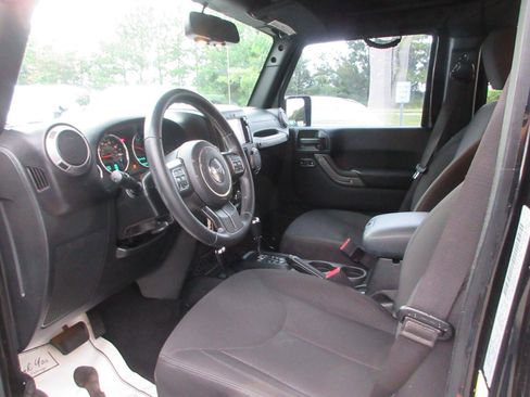 Used 2017 Jeep Wrangler Unlimited Sport w/ Quick Order Package 24S AWD/4WD image 9