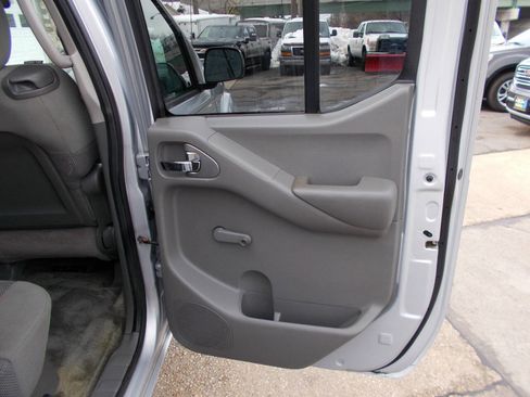 Used 2011 Nissan Frontier S image 18