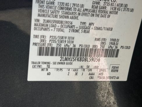 Used 2013 Lincoln MKT FWD image 12