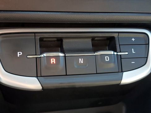 Used 2023 GMC Terrain SLT image 30