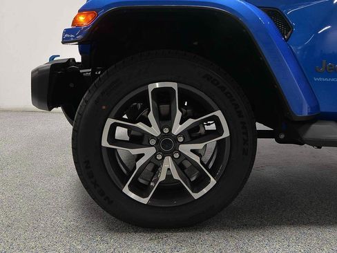 Used 2024 Jeep Wrangler Unlimited AWD/4WD image 5