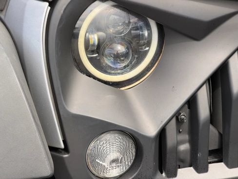 Used 2014 Jeep Wrangler Sport w/ Connectivity Group AWD/4WD image 10
