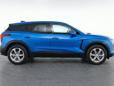 Used 2025 Chevrolet Blazer LT FWD image 11