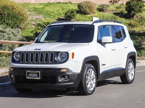 Used 2018 Jeep Renegade Latitude w/ UConnect 8.4 Nav Group image 3