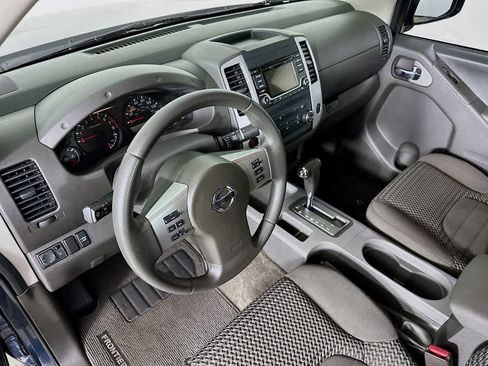 Used 2017 Nissan Frontier SV RWD image 2
