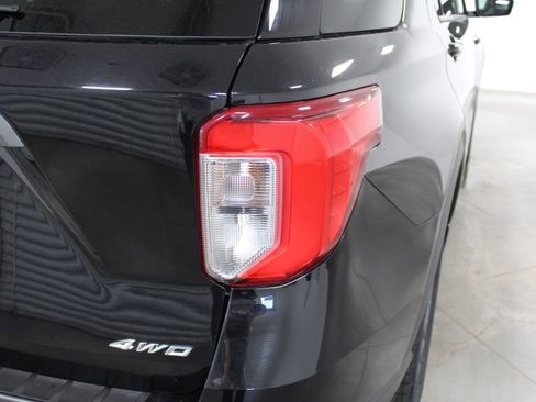 Used 2022 Ford Explorer XLT w/ Equipment Group 202A image 12
