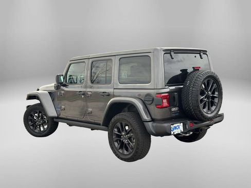 Used 2025 Jeep Wrangler Unlimited Sahara AWD/4WD image 2