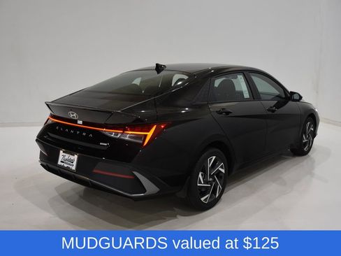 New 2025 Hyundai Elantra SEL image 4