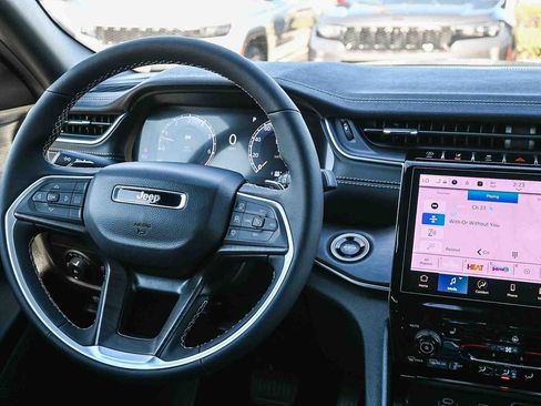 New 2025 Jeep Grand Cherokee Limited image 27