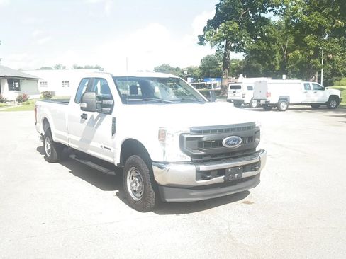 Used 2022 Ford F250 XL w/ Power Equipment Group AWD/4WD image 4